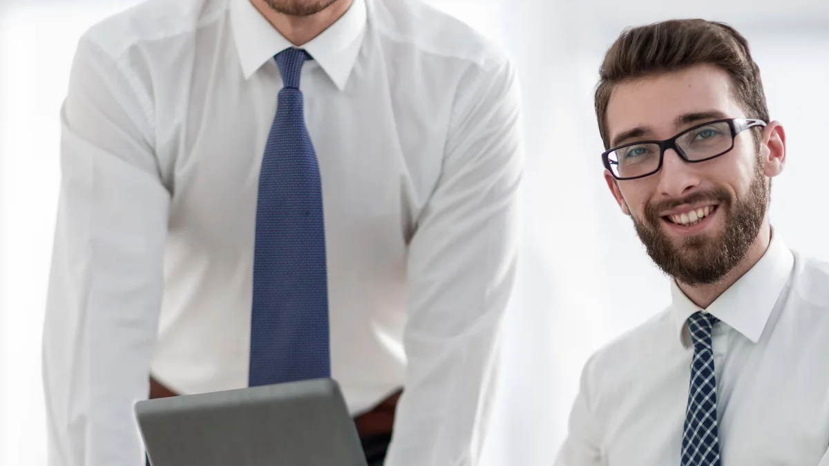 Professional taking a mindful screen break to recover cognitive energy